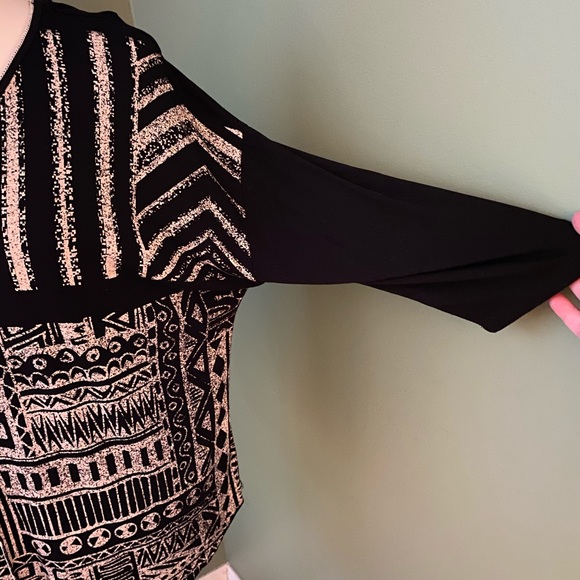 Women’s Geometric Print Tee - Size 1X - Picture 6 of 6